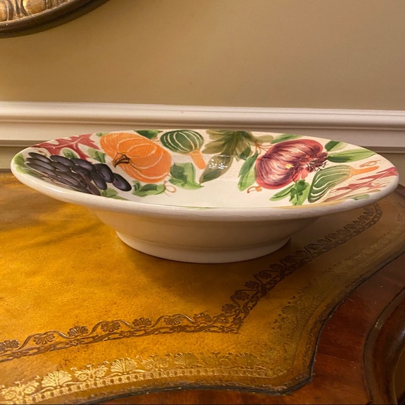NWOT Large Autumn Harvest Fall Fruit (Pumpkins, Grapes)  Bowl Made in Italy - Picture 2 of 3